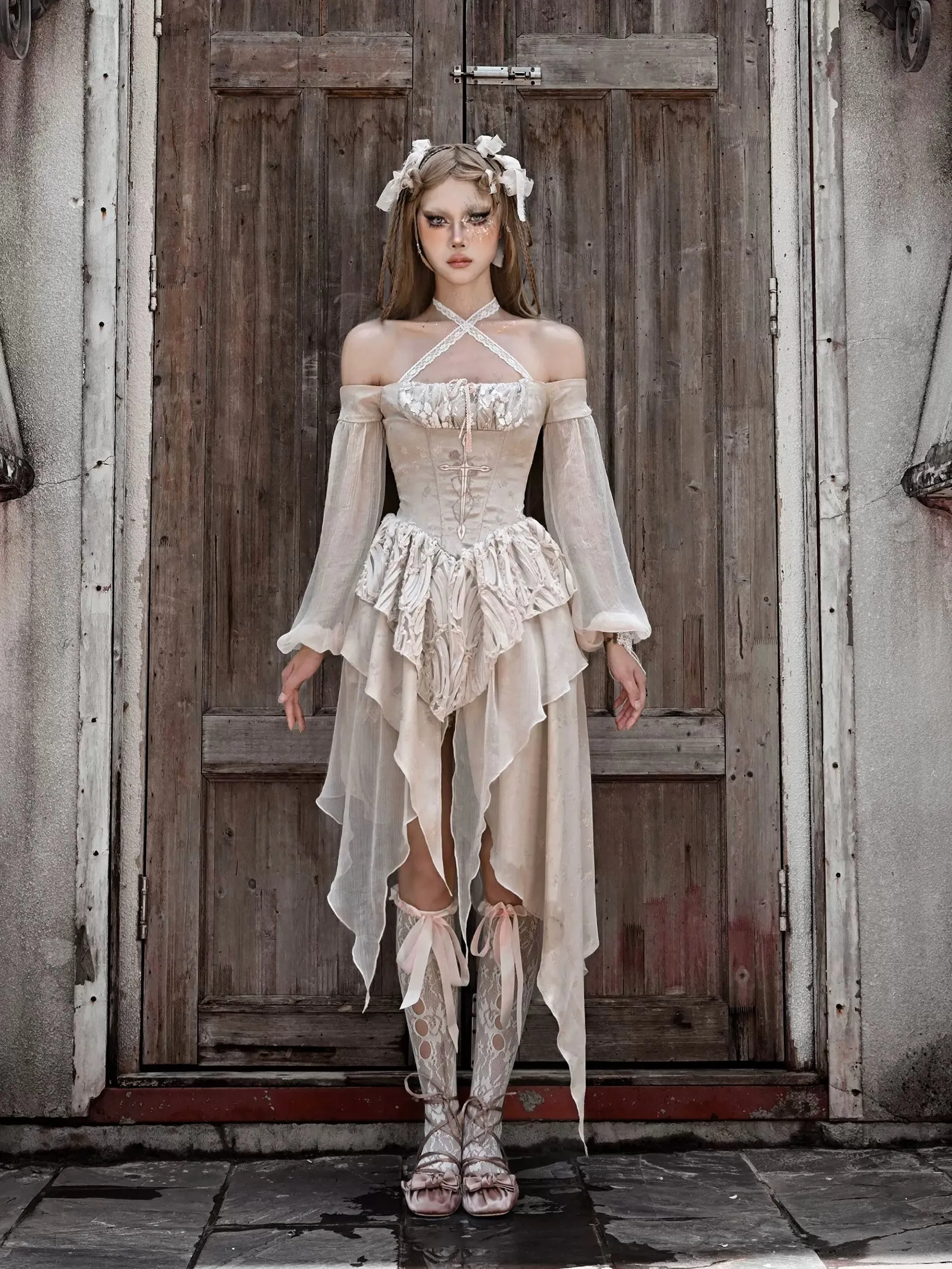 Embroidery Cross Lantern Gold Thread Dress Ballet Sleeve Broken Off-Shoulder