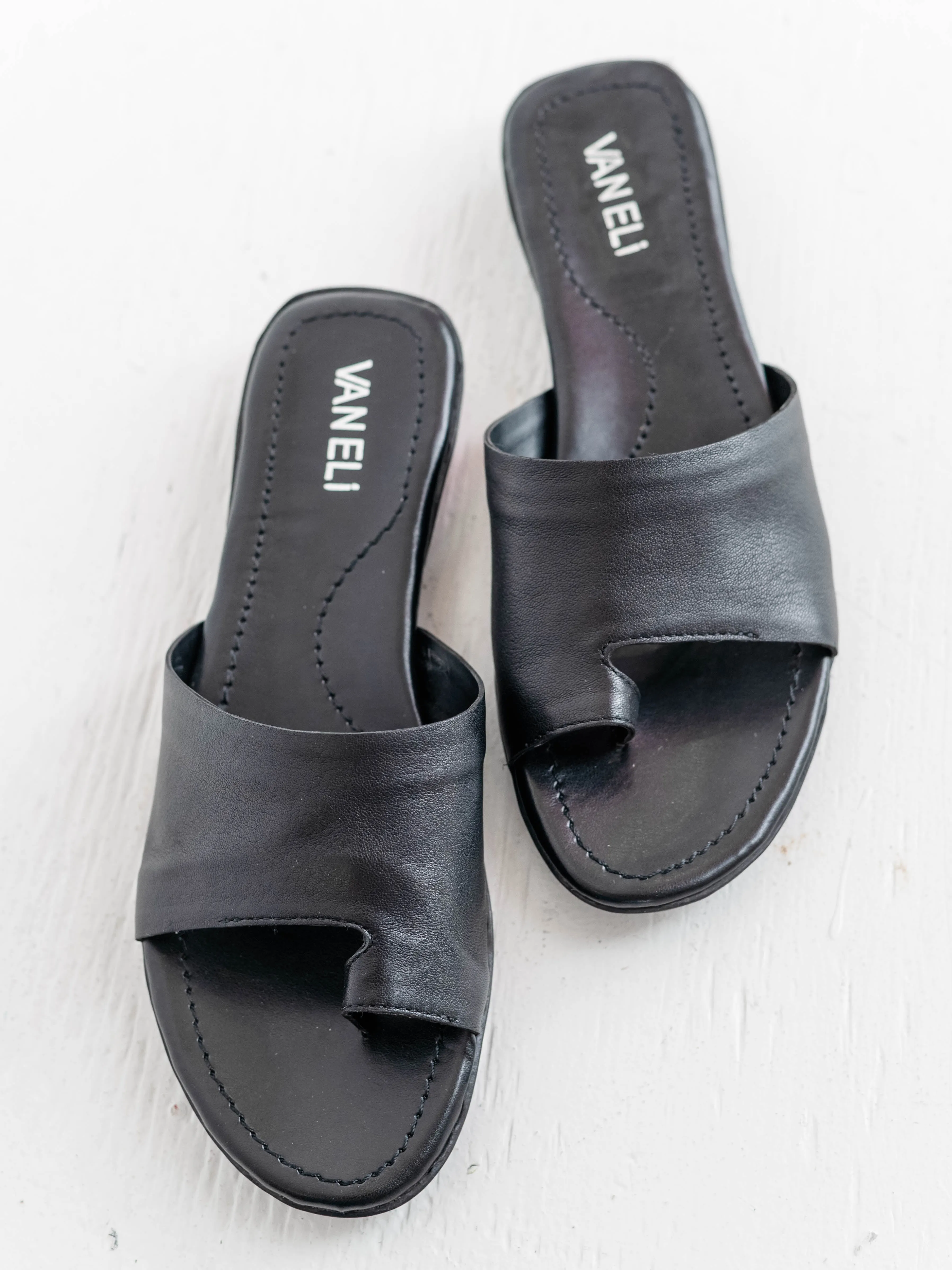 Tallis Black Glove by Vaneli